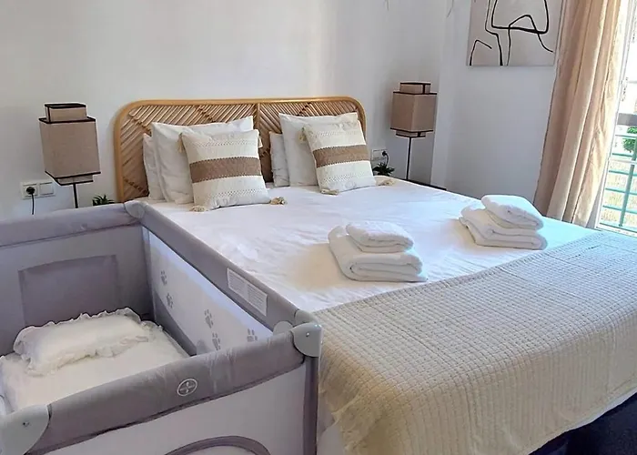 Lejlighed Beautiful Apt, 7pax, Jacuzzi, Pingpong, 3min *
